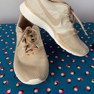 Nike Tanjun racers women’s 7.5